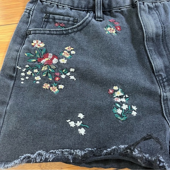 Banjara Black Floral Embroidered High Waist 3” Jean Shorts Whimsigoth - Picture 2 of 8